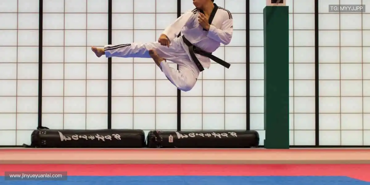 篮筐之下，书写属于你的传奇！🏀✨